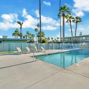 Modern Contemporary Ot With Heated Pool Apartment Scottsdale